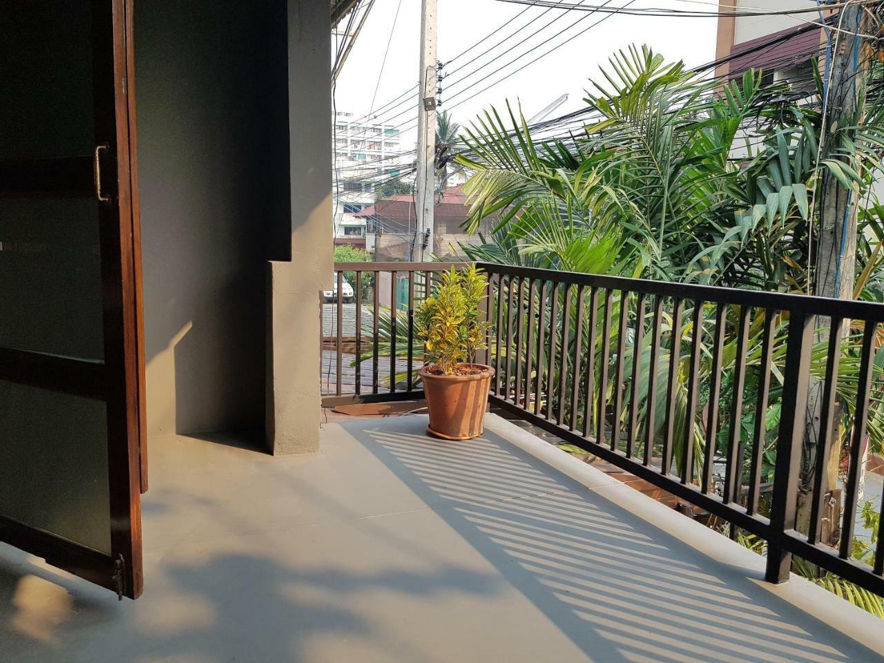Piyanattha House Villa Chiang Mai Exterior photo